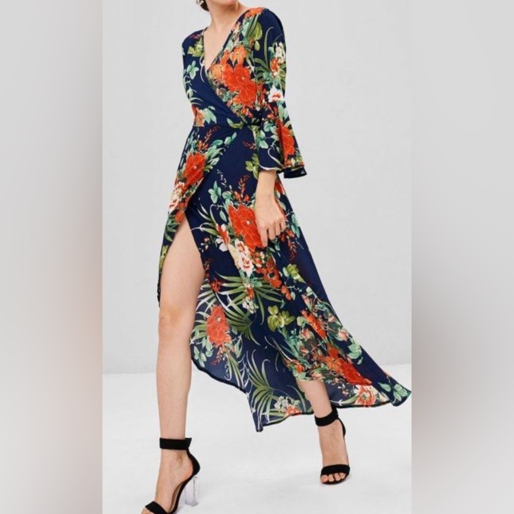 Selfie Leslie Dress Wrapped Dress | Floral with 3/4 sleeves